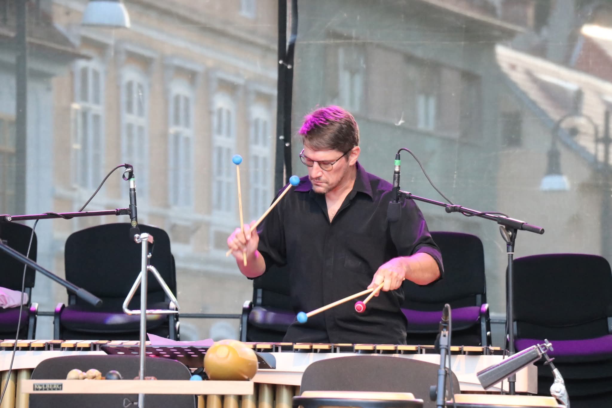 Alexandru Anastasiu la vibrafon, recital &icirc;n aer liber la Feldioara (Marienburg)